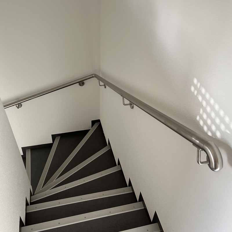 main courante escalier inox dans escalier quart tournant